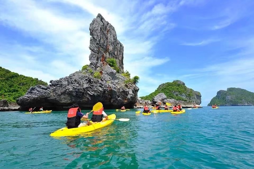 Ang Thong National Marine Park One-Day Trip — Koh Samui